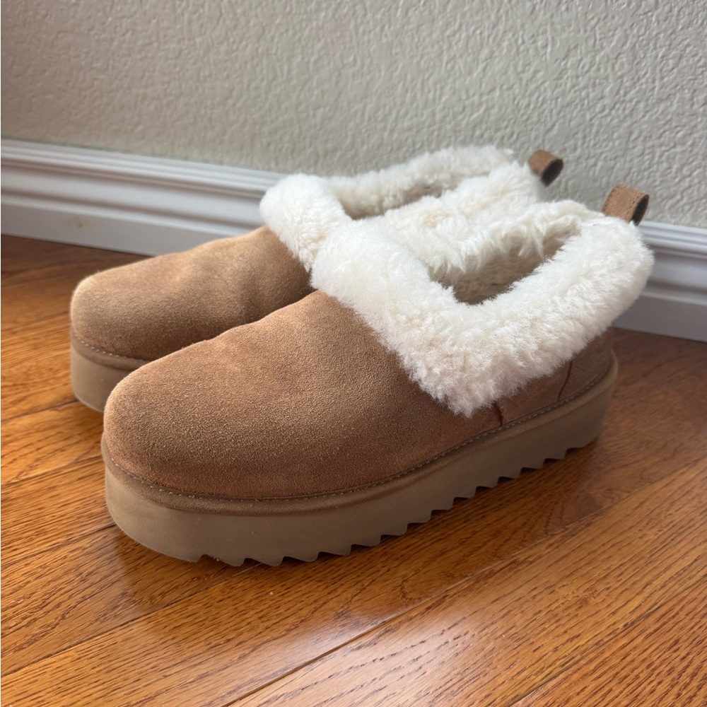 UGG Nita Genuine Shearling Slipper- size 10